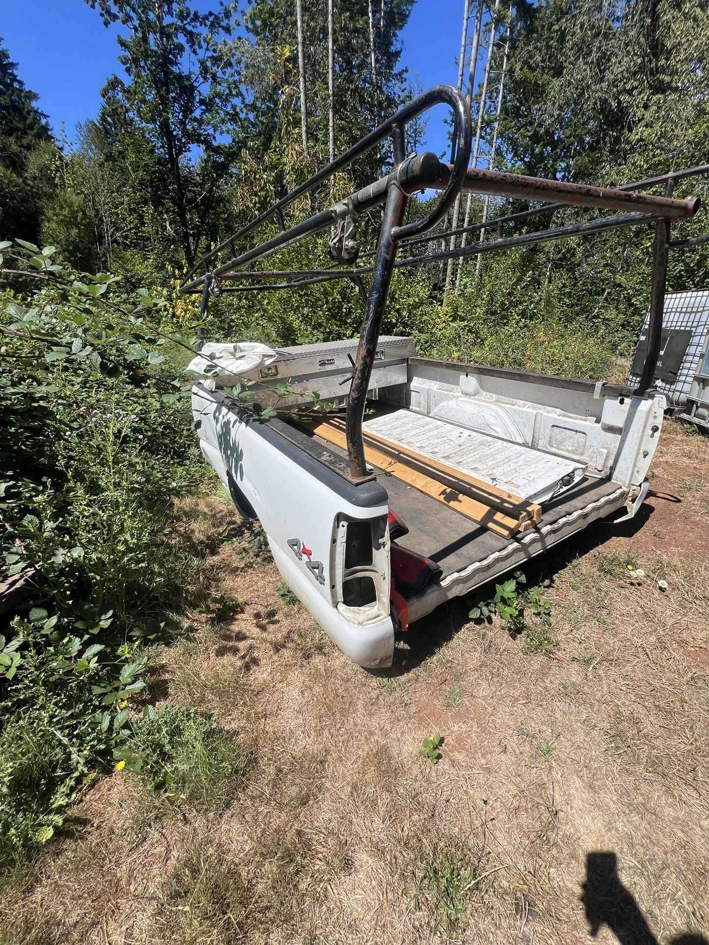 05 GMC Sierra 3500 Long Bed & Material Rack