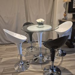 Beautiful Set High Table With 4 Bar Stools Adjustables Like New Condition 