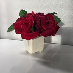 Rose Bouquet In Ceramic Pot 