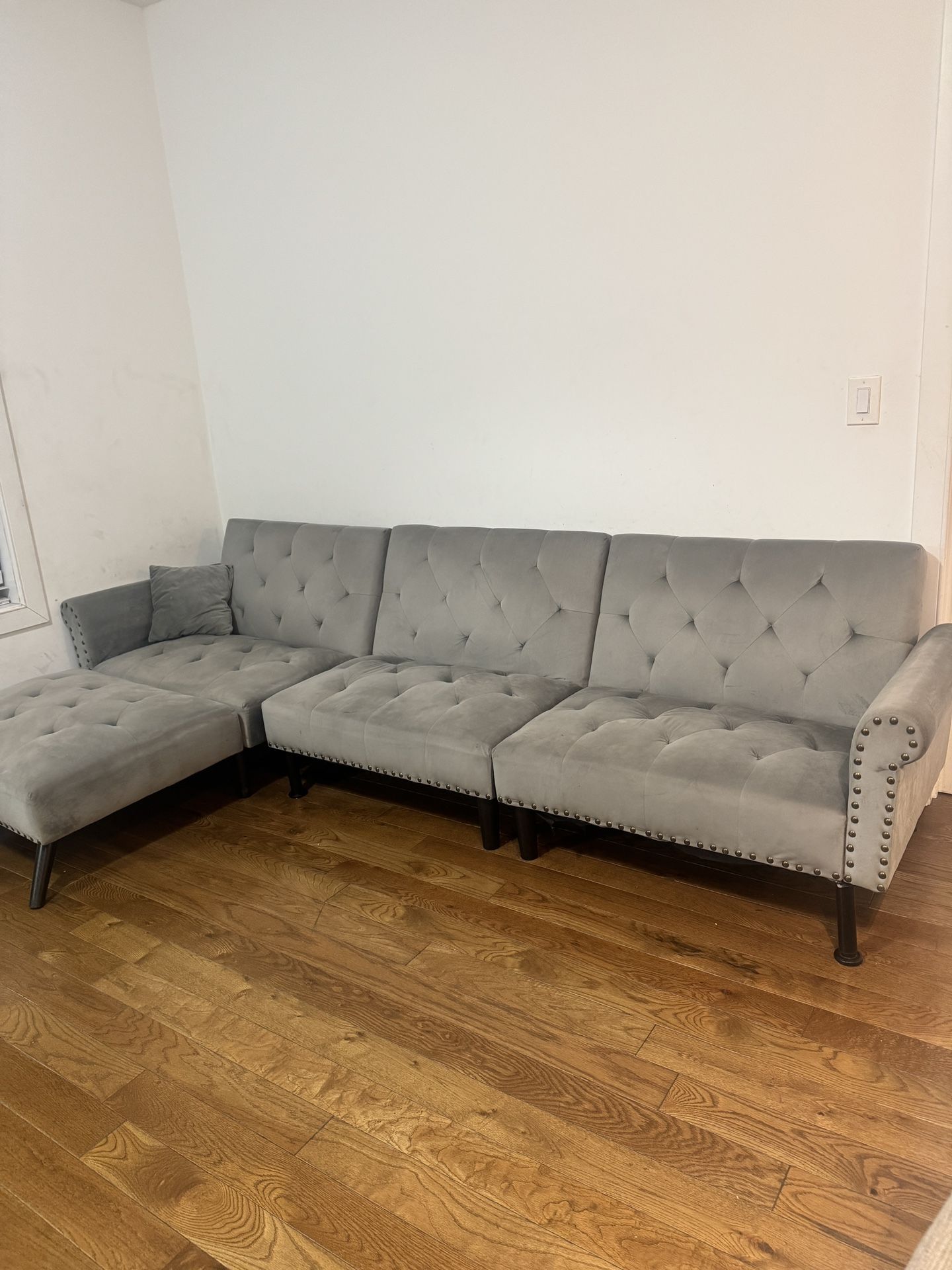 Light Grey Sectional Sofa – Easy Fix, Great Condition