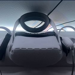 Oculus Quest 2 + Accessories