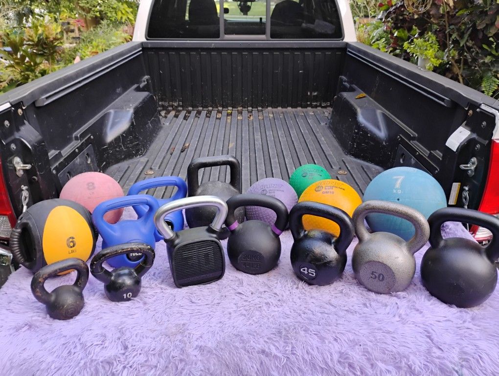  KETTLEBELLS  AVAILABLE : 8s 9s 10s  15s  25s  30s  35s  44s  45s  50s  53s  63s  97s  100s  106s  124s   &  MEDICINE BALLS  :  6 LB. /  7 L