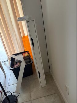 Floating shelf