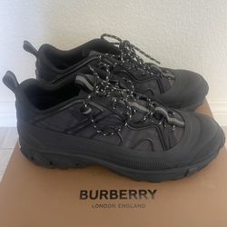 Burberry Size 11/45 