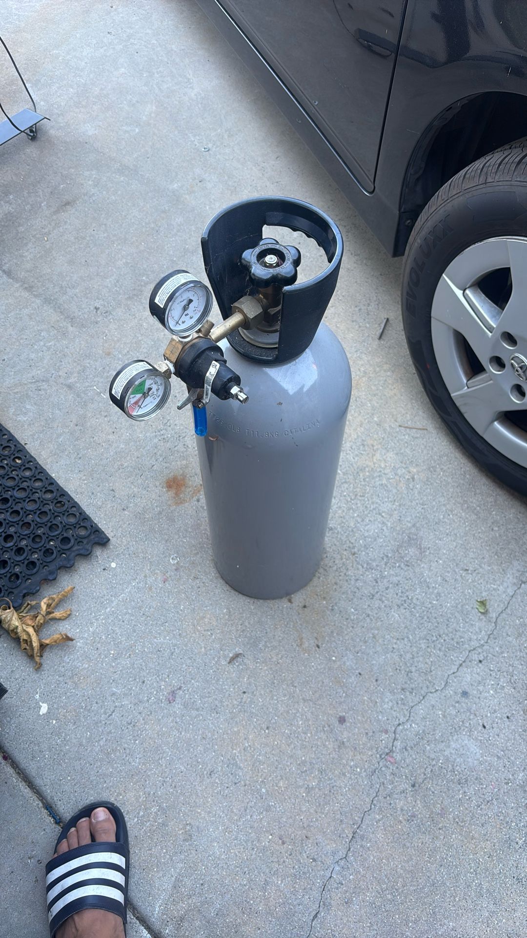 Co2 Tank With Pressure Gauge