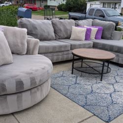 🛋️💥 Kroehler Cordelle Sectional With Swivel Chair 💥 Free Delivery And Financing Available!