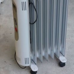 DURACRAFT  Oil-Filled Radiant Electric Space Heater with Thermostat
