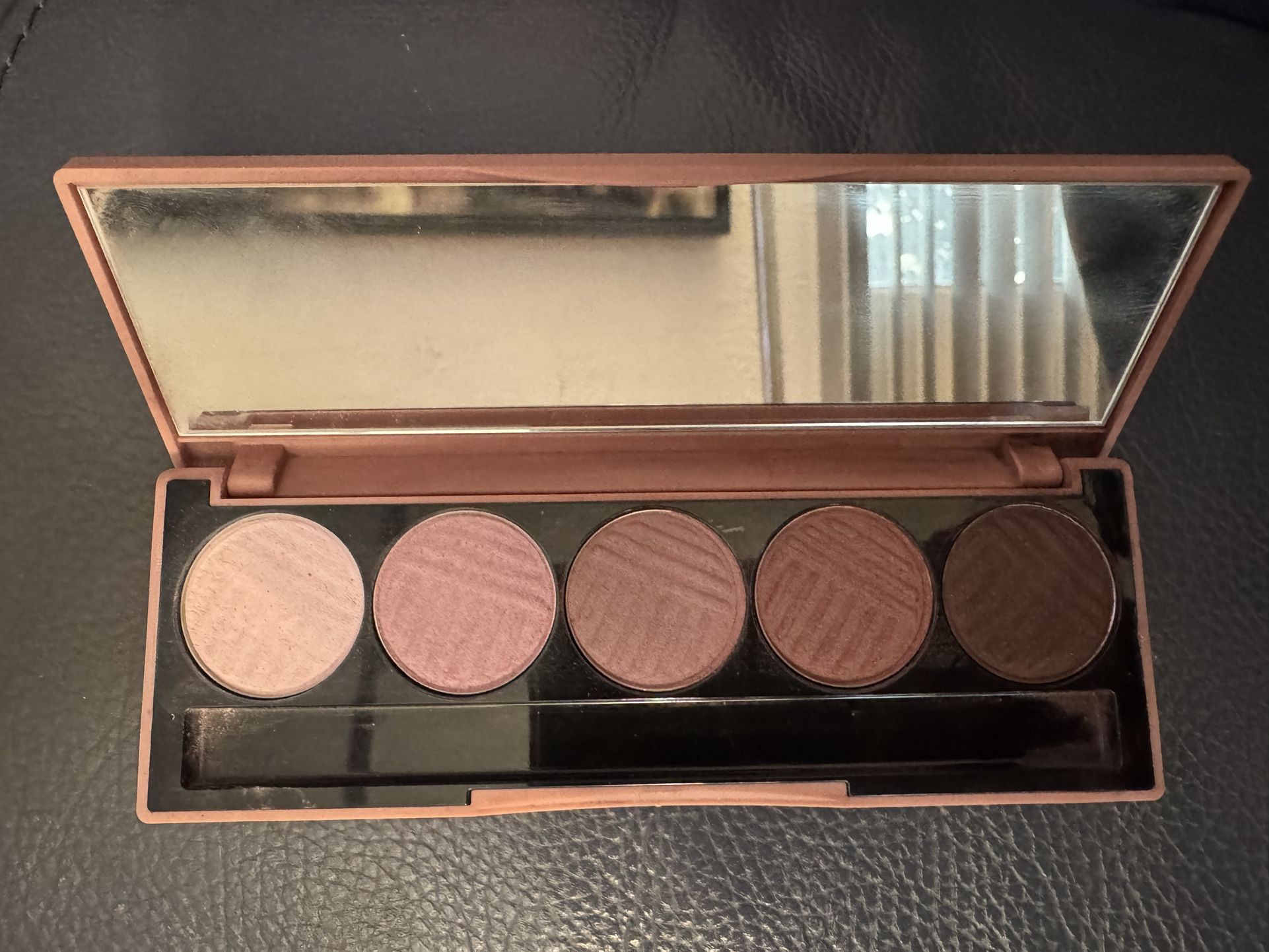 Does Of Colors Eyeshadow Palette