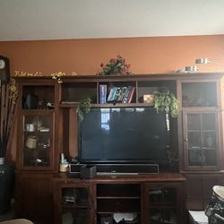 Entertainment center