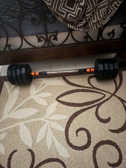 Weight set including 8 6.6 lb weight plates , 4 5.5 lb weight plates and 4 2.75 lb weight plates with weight lifting attachment and padded weight bar
