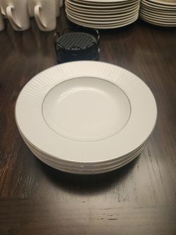 Set of 4 Elegant White Ceramic Wide-Rim Soup / Pasta Bowls