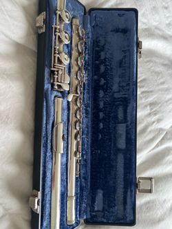 Flute Gemeinhardt ( professional Model ) sterling silver .