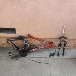 Trek Fuel 80 Full Suspension Bike Frame With Fork And Extras For Parts And Repair