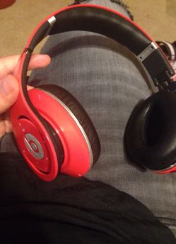 Like new beats studio Bluetooth headphone