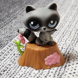 Littlest Pet Shop Pet Pairs: Squirrel #195, Raccoon #196 Complete Set