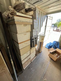 Beekeeping equipment