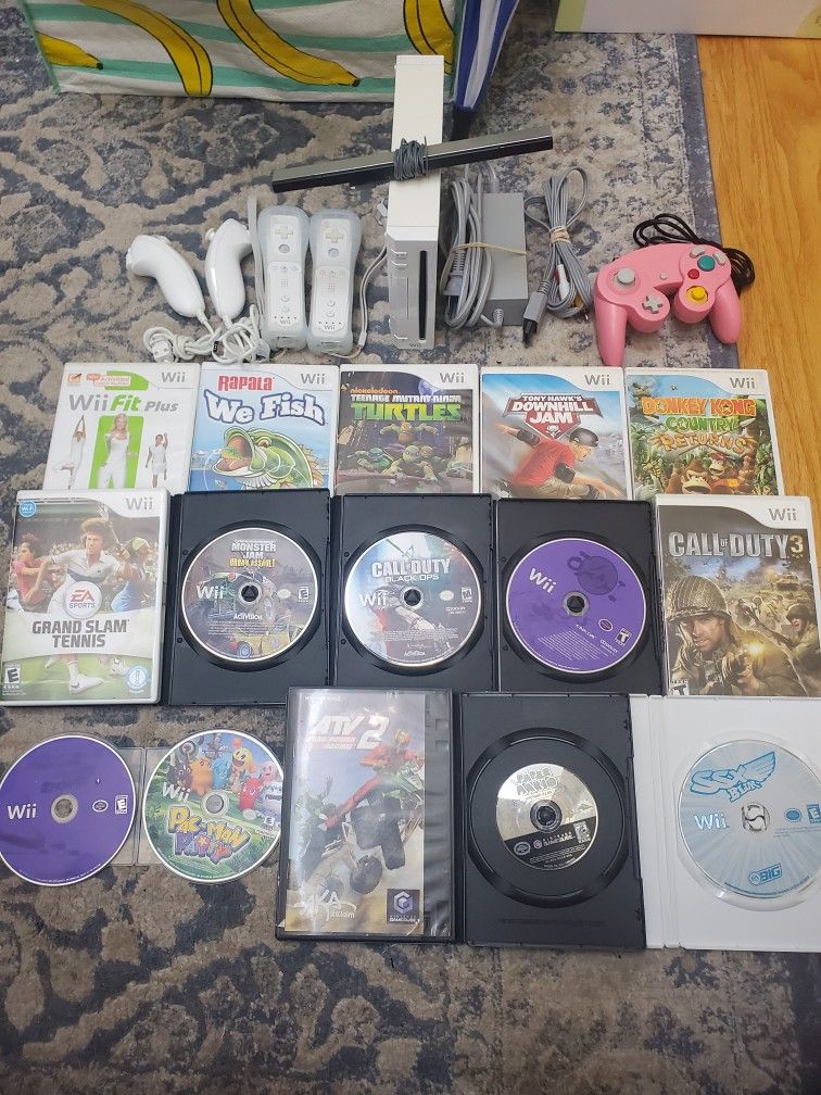 Nintendo Wii Bundle w/ 2 Gamecube Games