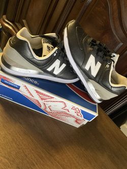 Womens New Balance (Size 10)