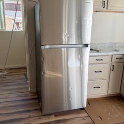Refrigerator For Sale