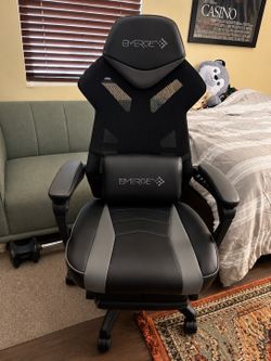 EMERGE Ergonomic Gaming Chair w/ Footrest – Excellent Condition