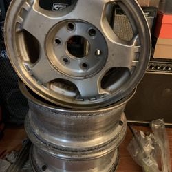 17" 6 lug aluminum rims good condition