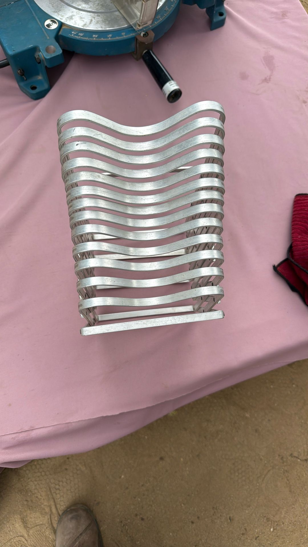 Soporte Pegable De Aluminio Para Manguera