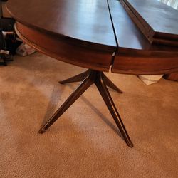 Vintage Mid-century G A Z E L L A Oval Dining Table With Four Chairs And Two Extensions Excellent Condition 46 In Cold 68 In Open With Extensions