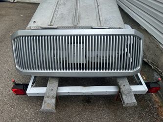 Custom painted little front grill for 05-07 super duty