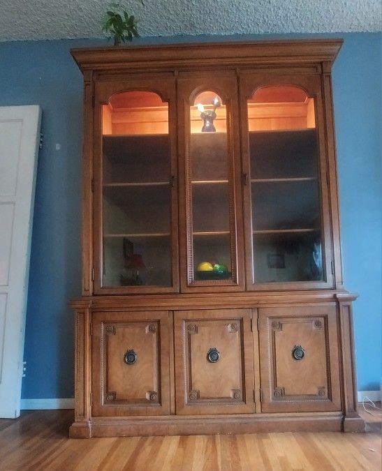 Vintage Thomasville China Hutch