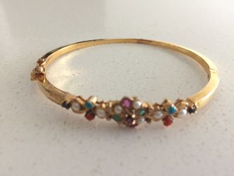 Gold plated bracelet with 7 types of precious stones