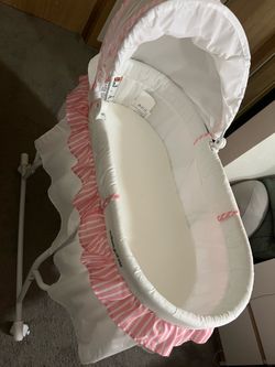 Baby girl Bassinet with locking wheels