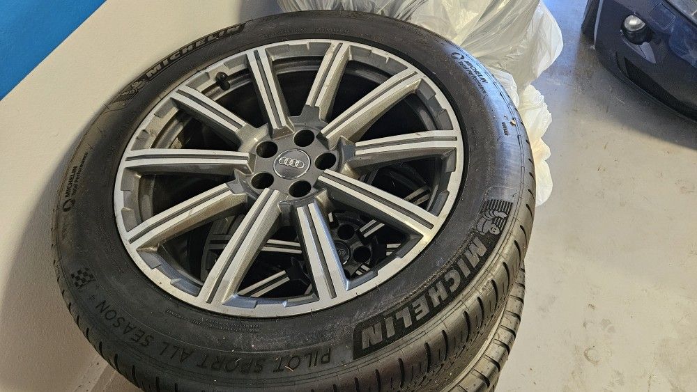 Audi Q7 WHEELS AND MICHELIN PS ALL SEASON TIRES