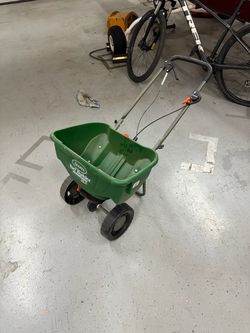 Scotts Turf Builder Lawn Spreader