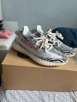 Yeezy 350 v2 zebra size 5.5