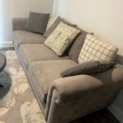 Nice sofa In Great Condition