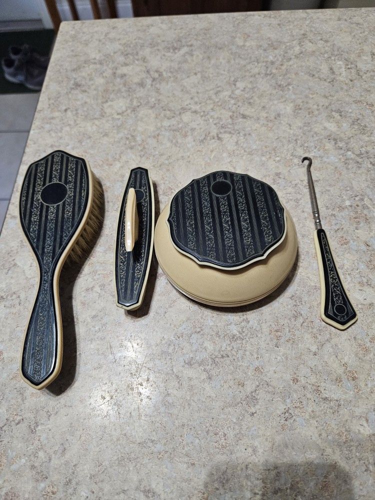 Vintage Celluloid/Bakelite Ladies Dresser Vanity Set.