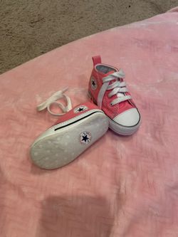 Baby girl pink converse size 2.. 12$