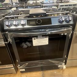 Samsung Bespoke 30" 6.0 Cu Ft Smart Slide-in Gas Range with Smart Dial in Navy Steel, Air Fry