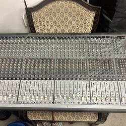 Mackie Onyx 32.4 Premium Analog Mixer with Perkins EQ