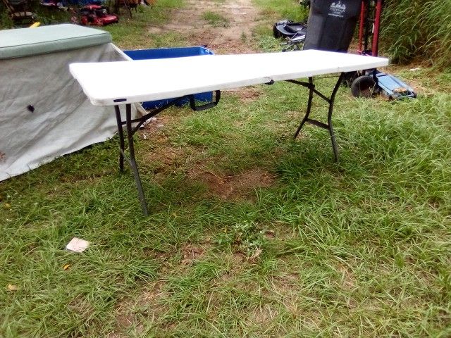 6 Ft Folding Plastic Table $30