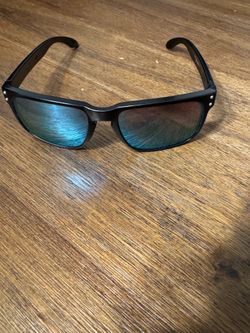 Oakley Holbrook OO9102-E855 Matte Black / Prizm Grey Sunglasses – Excellent Condition – Made in Italy Title suggestion for listing: Oakley Holbrook Ma