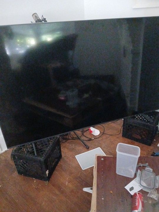 75 Inch Samsung TV only 3 Months Old