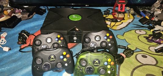 Original Xbox With 4 Controllers