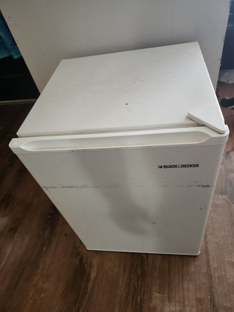 Black And Decker Mini Fridge