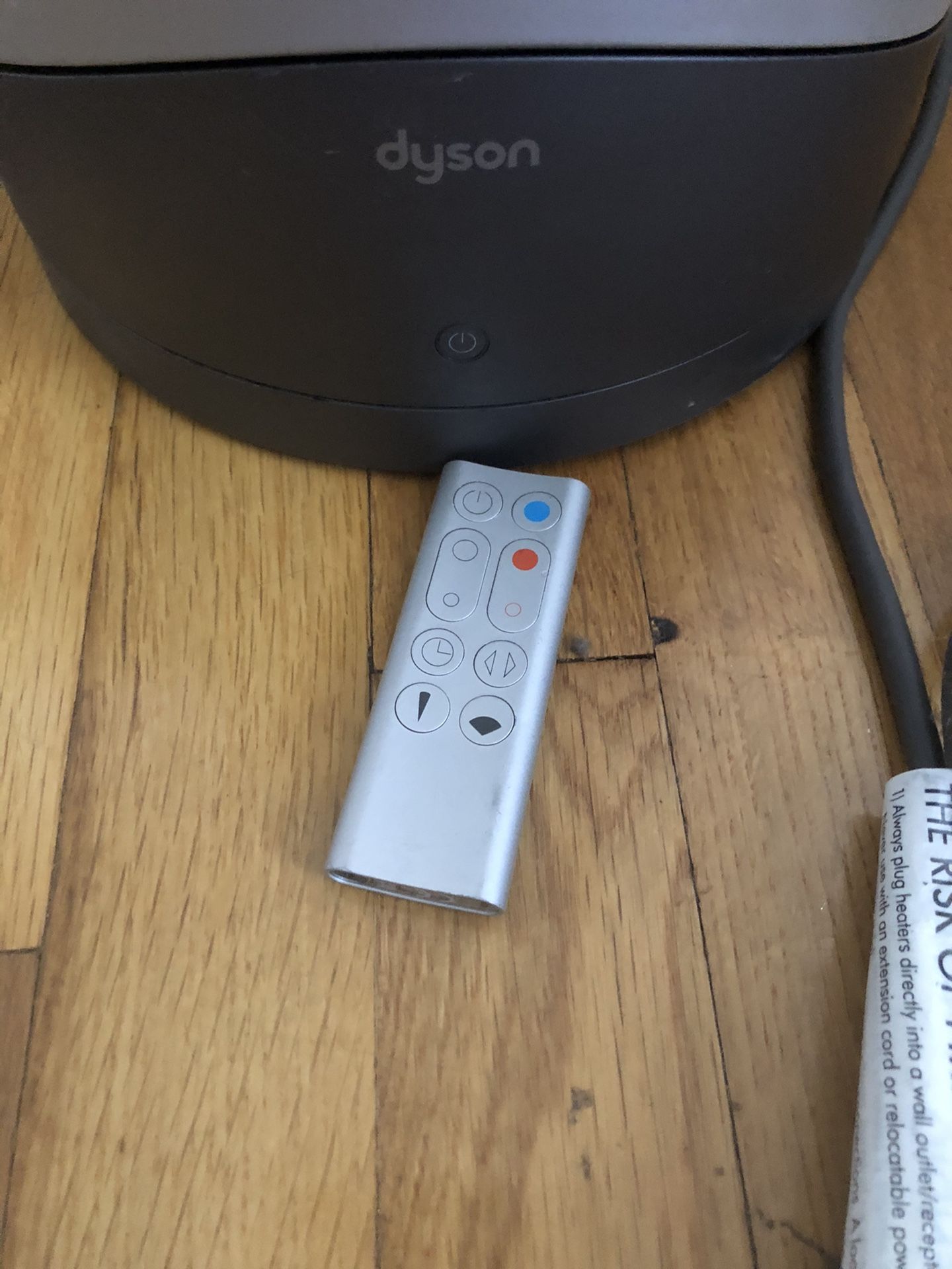 Dyson Pure Hot And Cool HEPA Air Purifier Fan And Heater With Remote, HP01. Item is in used - good condition . 40 percent of filter life left .