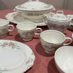 HOMER LAUGHLIN Eggshell Georgian Cashmere Set Of 