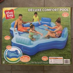 Play Day Deluxe Comfort Lounge Pool