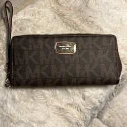 Michael Kors Wristlet