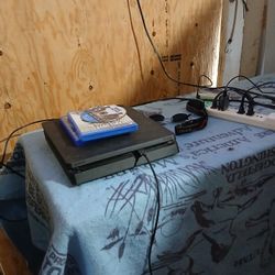 PS4 Two Games And TV