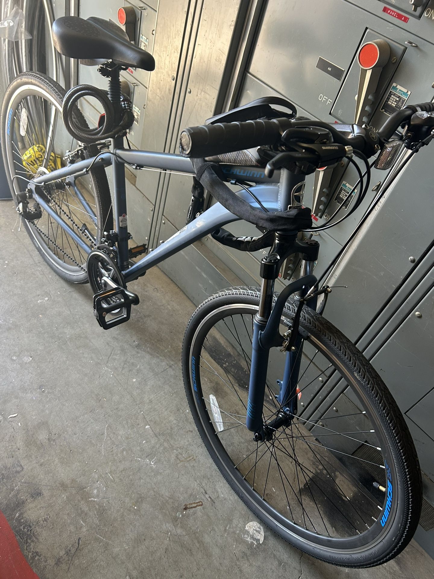 Schwinn Men’s Trailway Hybrid Bike